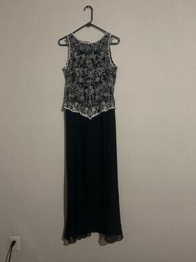 JKara Women’s Black Formal Dress With White Embellishment Mock Two Piece Size 6